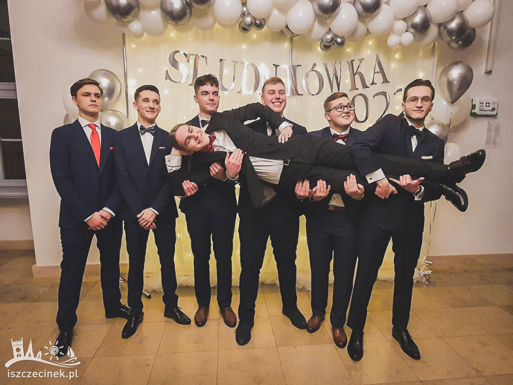 Kameralnie i elegancko – studniówka STO