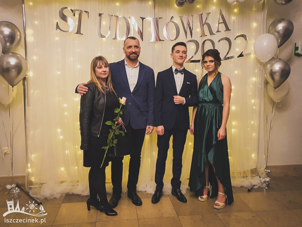 Kameralnie i elegancko – studniówka STO