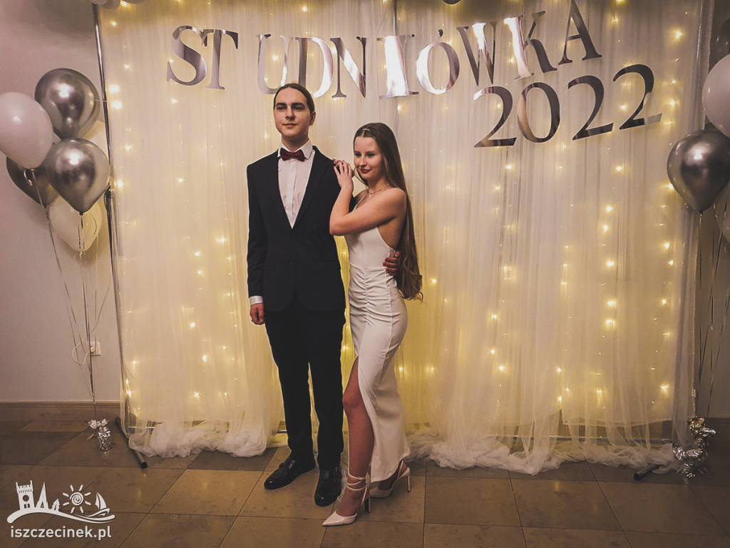 Kameralnie i elegancko – studniówka STO