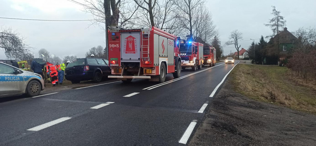 Wypadek na DW172. Dwie osoby ranne