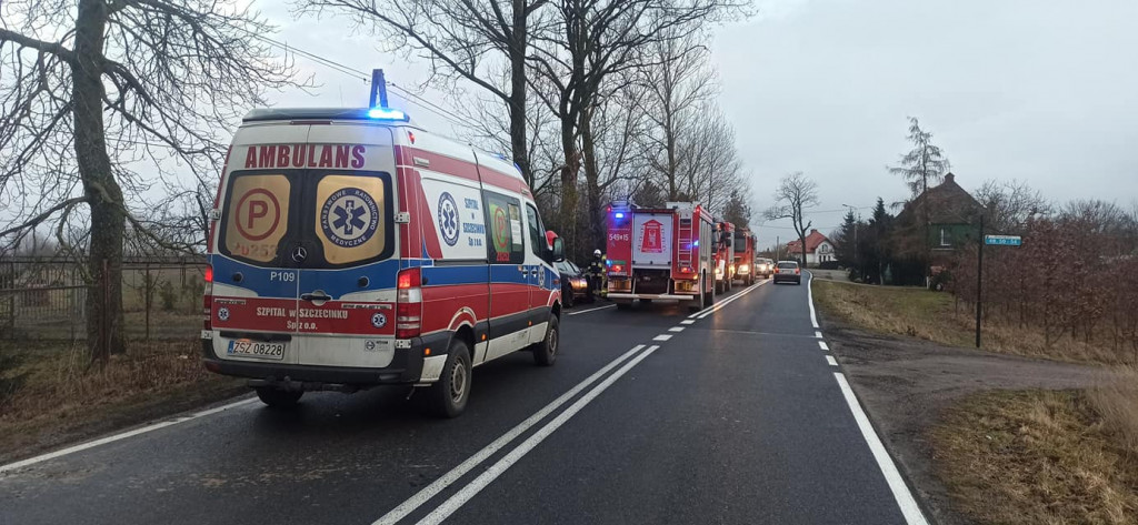 Wypadek na DW172. Dwie osoby ranne