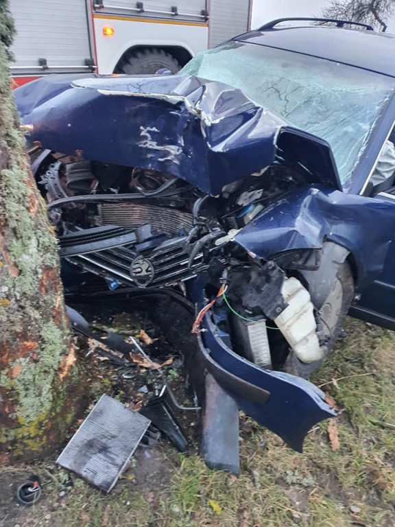 Wypadek na DW172. Dwie osoby ranne