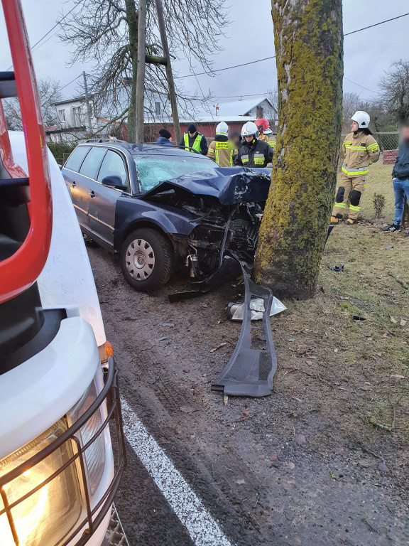 Wypadek na DW172. Dwie osoby ranne
