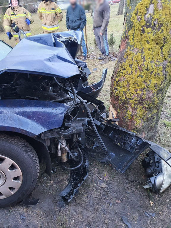 Wypadek na DW172. Dwie osoby ranne
