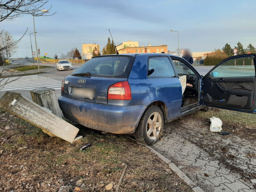 Niebezpiecznie na Koszalińskiej. Roztrzaskane dwa samochody