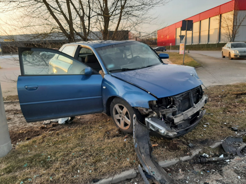 Niebezpiecznie na Koszalińskiej. Roztrzaskane dwa samochody