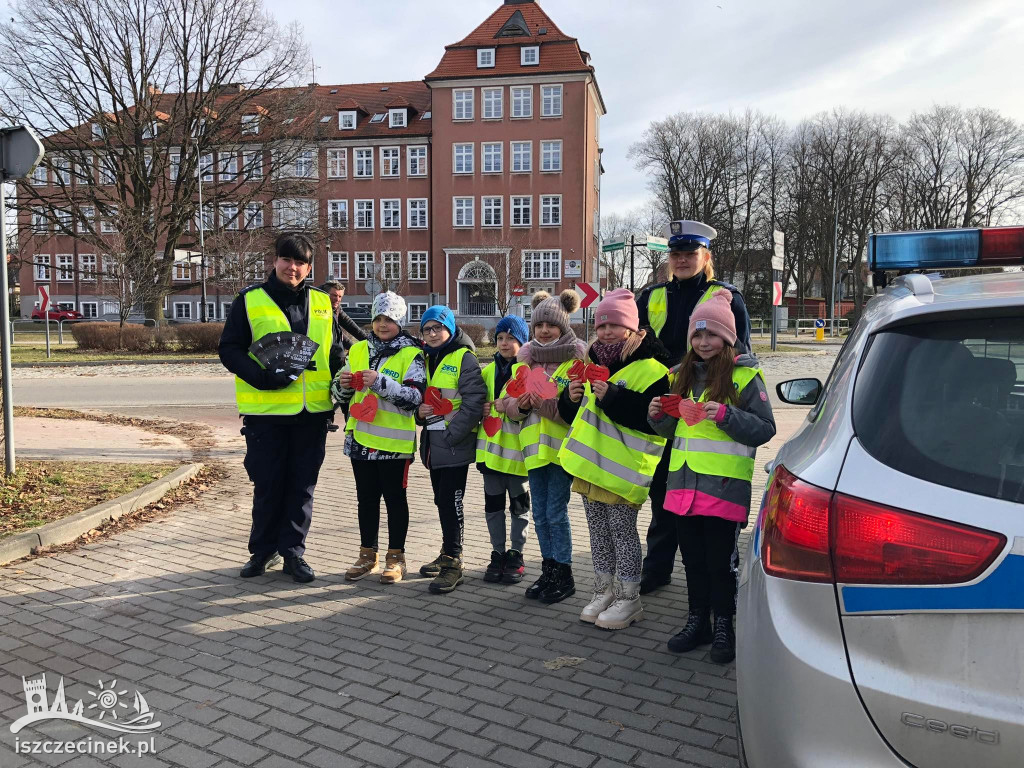 Walentynki z policją i uczniami
