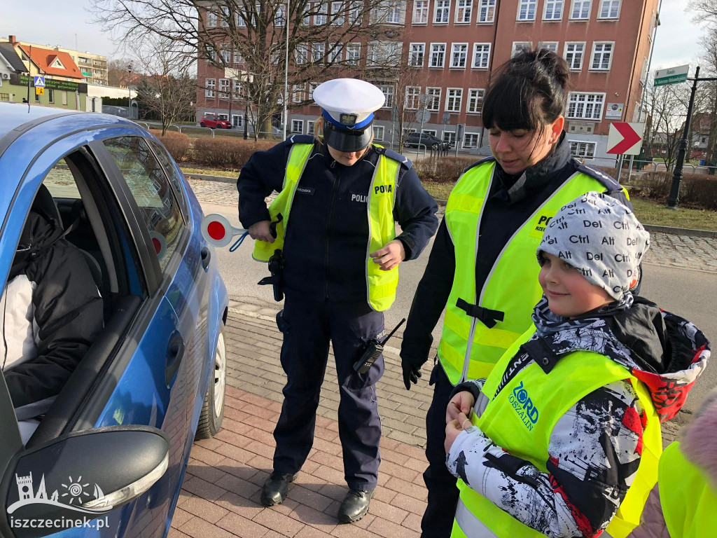 Walentynki z policją i uczniami