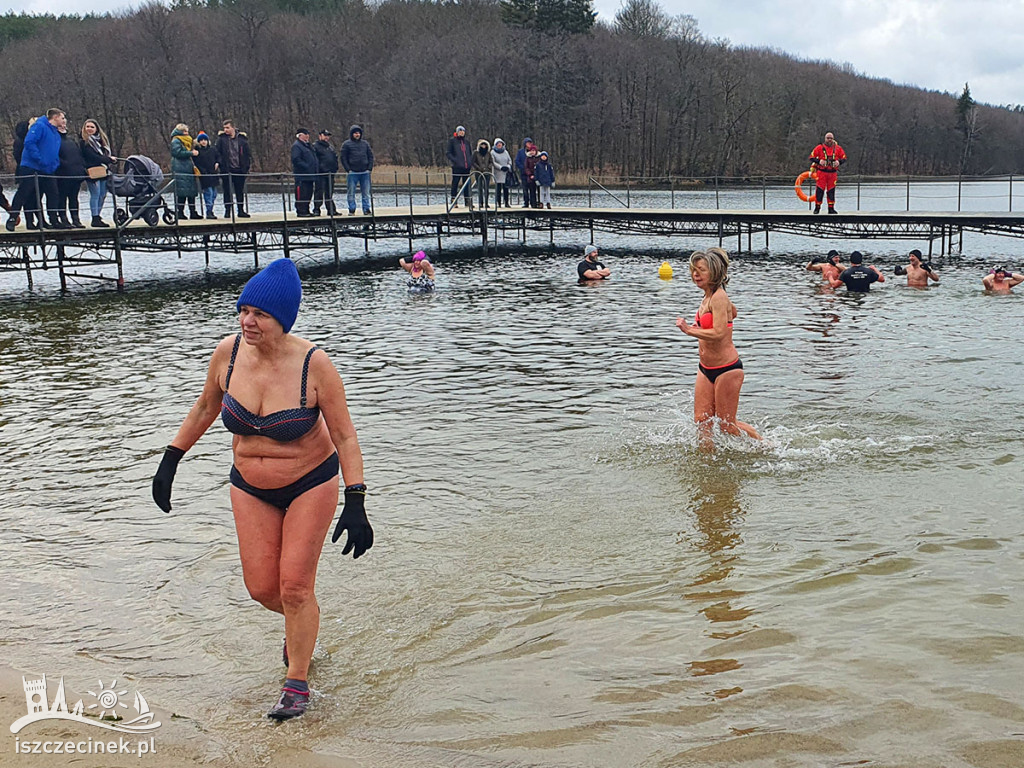 Zimna woda i gorące serca, czyli morsowanie w Białym Borze