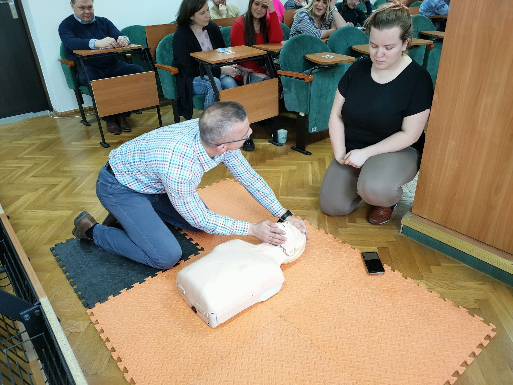 Pracownicy starostwa przeszkoleni z pierwszej pomocy
