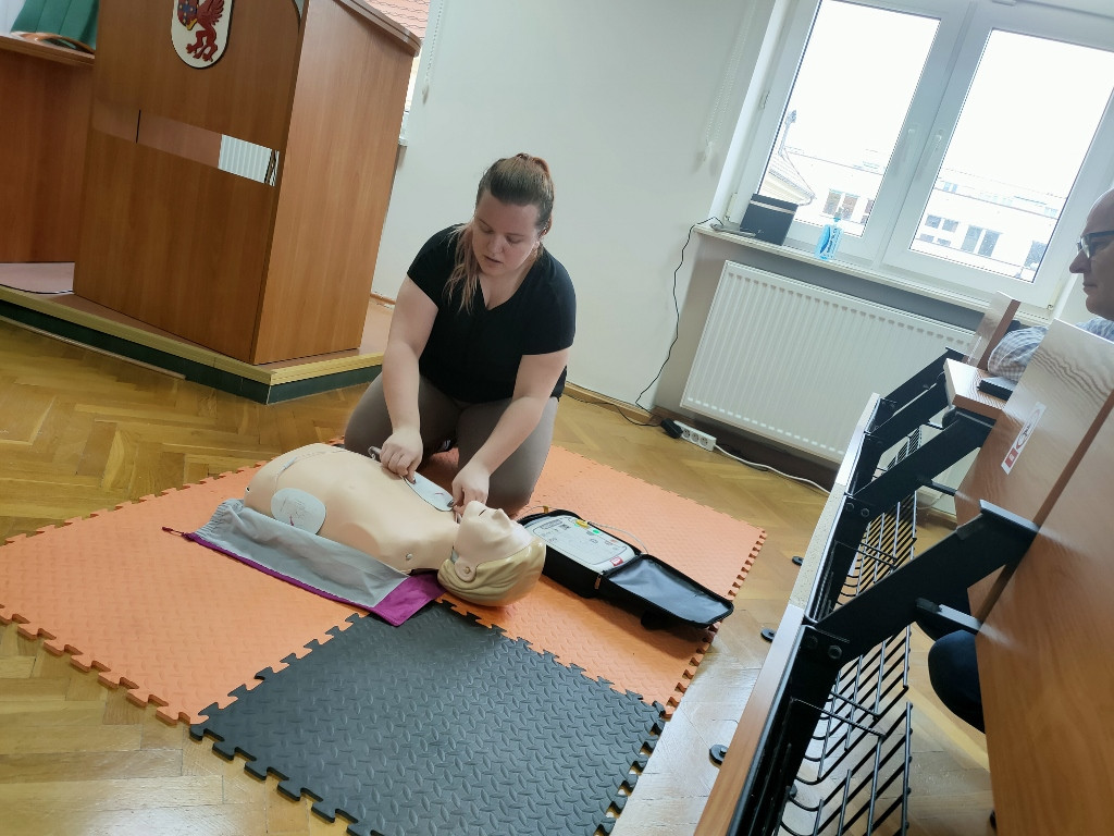 Pracownicy starostwa przeszkoleni z pierwszej pomocy