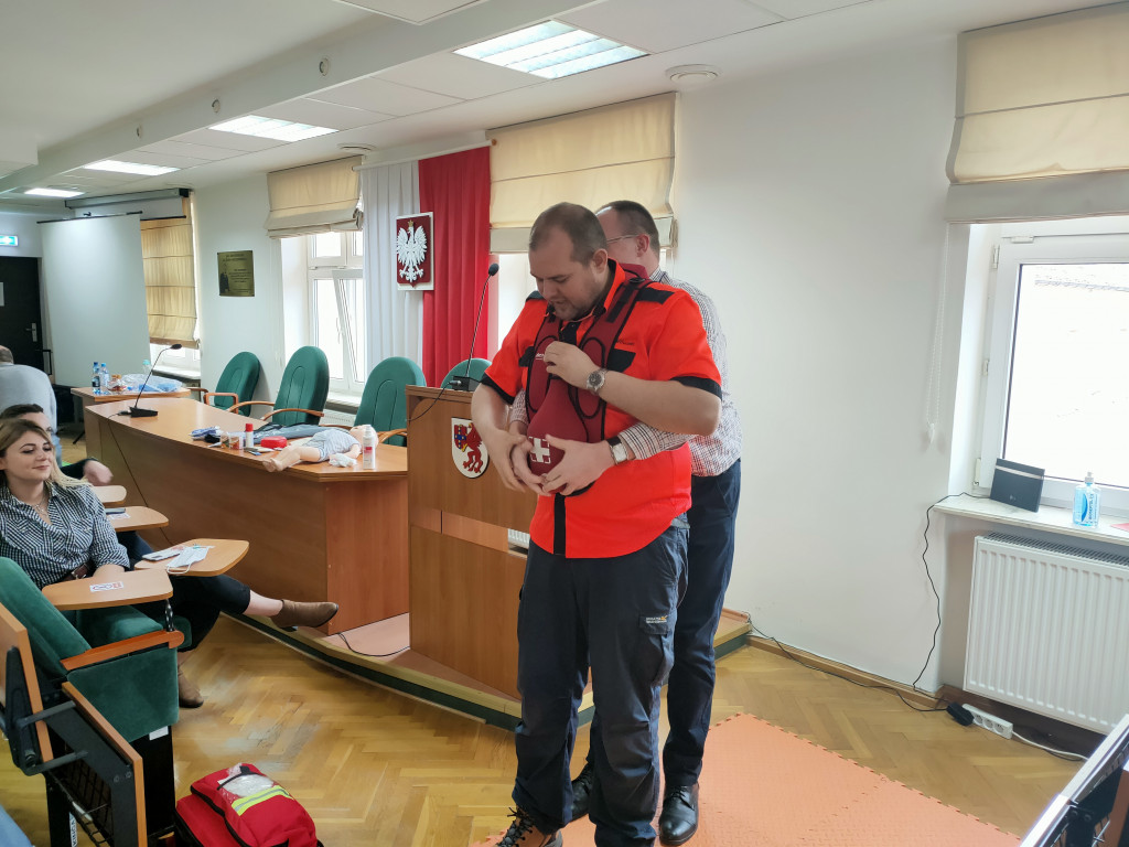 Pracownicy starostwa przeszkoleni z pierwszej pomocy