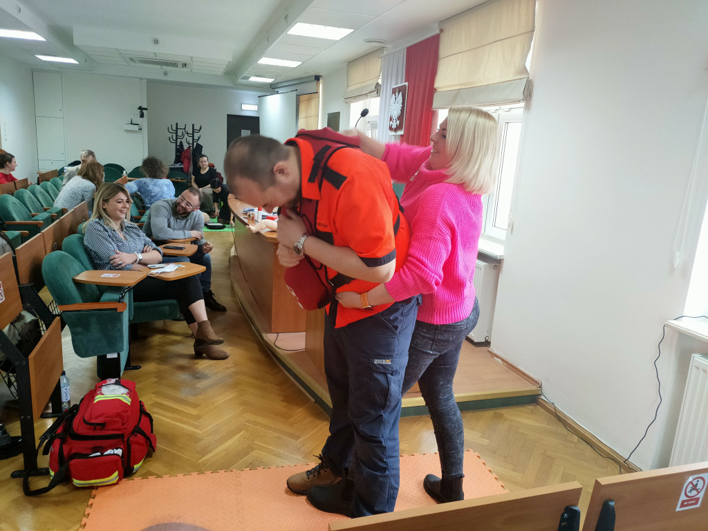 Pracownicy starostwa przeszkoleni z pierwszej pomocy