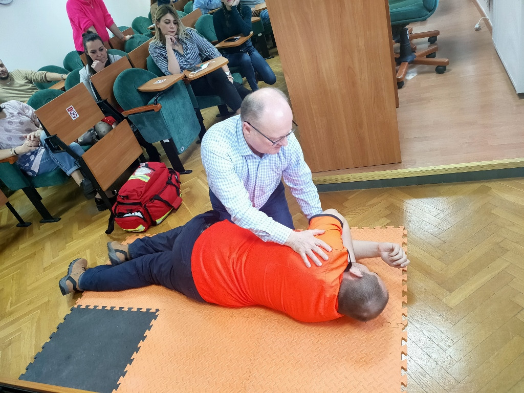 Pracownicy starostwa przeszkoleni z pierwszej pomocy