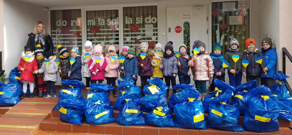 Przedszkolaki z Nutki, rodzice i dyrekcja pomagają Ukrainie!