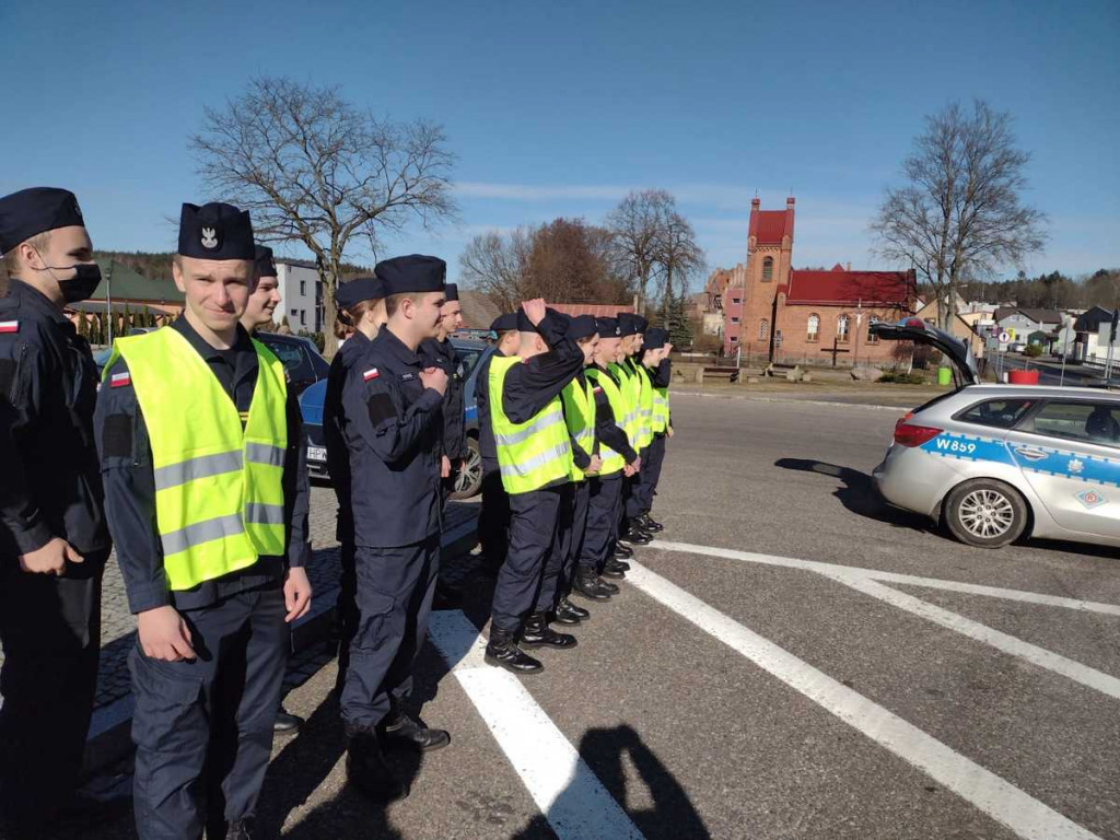 Dzień Kobiet w wydaniu policjantów i uczniów z Białego Boru
