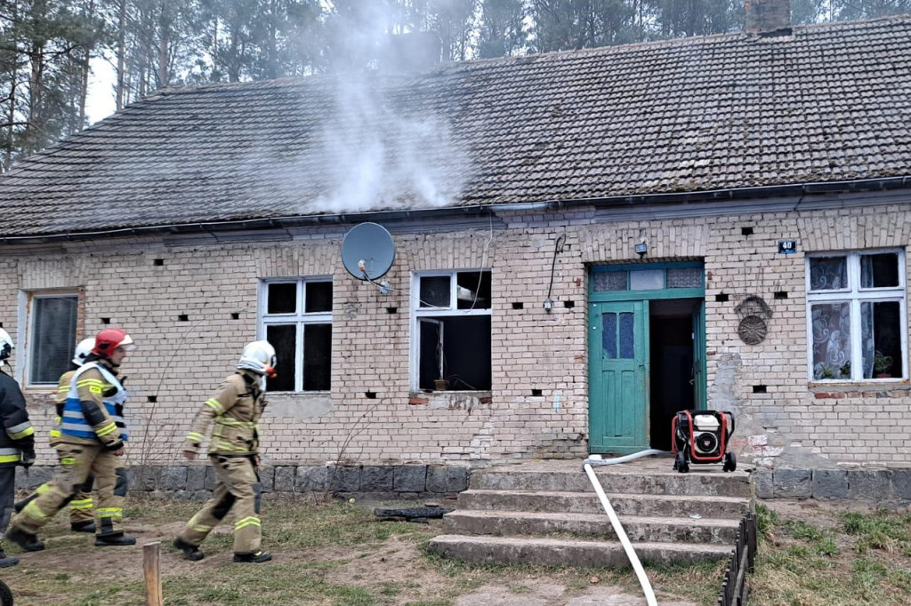 Poranny pożar domu jednorodzinnego. Budynek nie nadaje się do zamieszkania