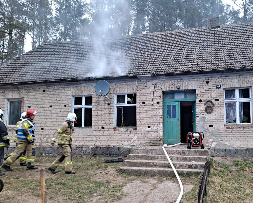 Poranny pożar domu jednorodzinnego. Budynek nie nadaje się do zamieszkania