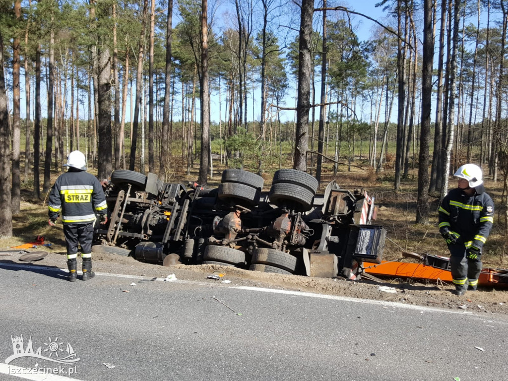 Zderzenie dwóch ciężarówek na DK20.