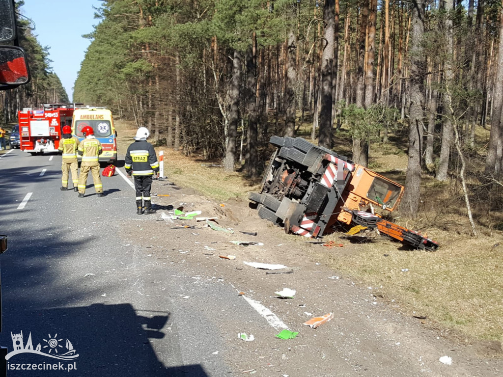 Zderzenie dwóch ciężarówek na DK20.