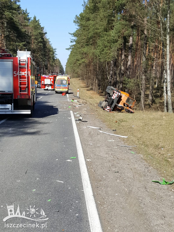 Zderzenie dwóch ciężarówek na DK20.