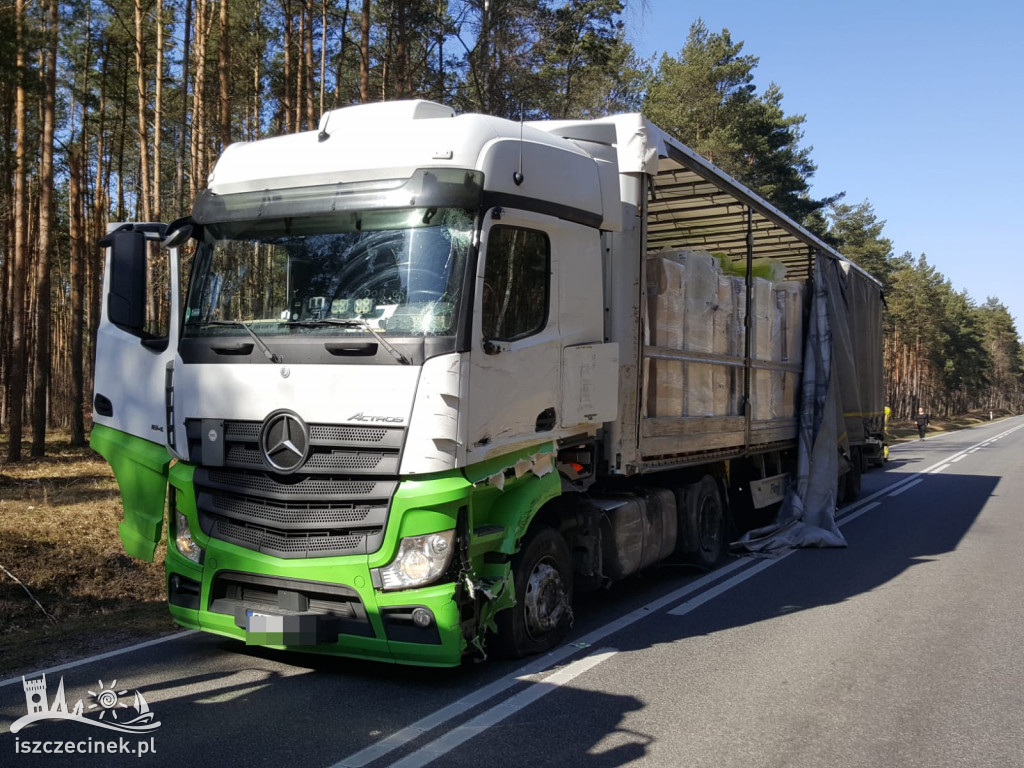 Zderzenie dwóch ciężarówek na DK20.