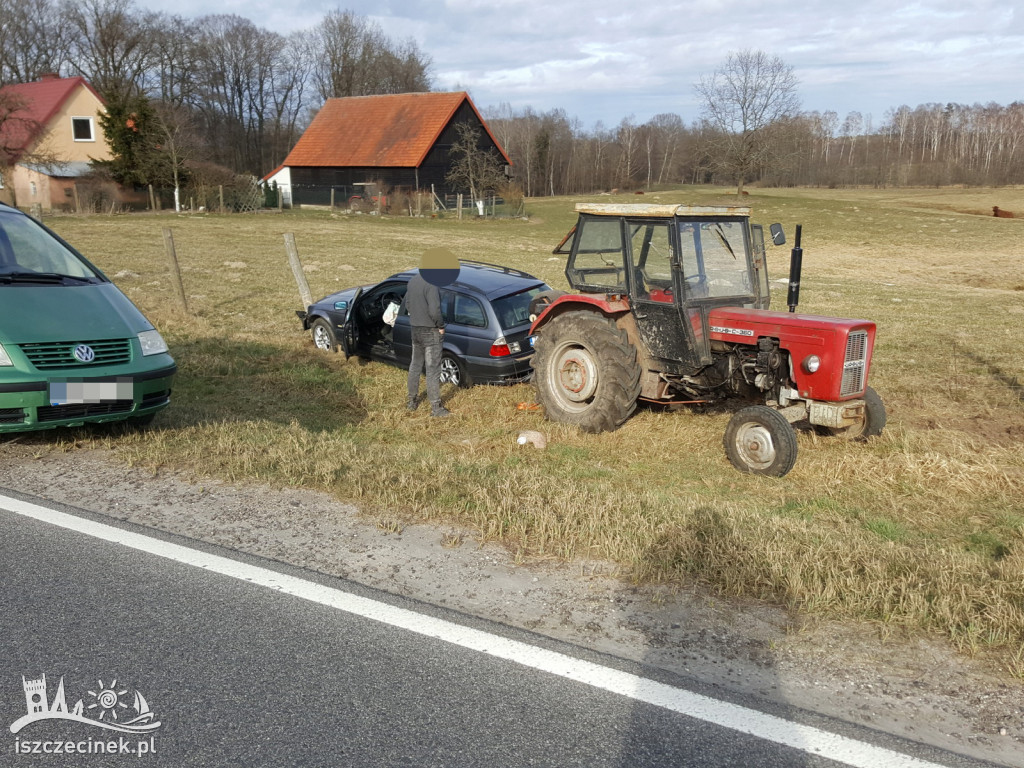 Uciekał przed czołówką. Wjechał w ogrodzenie [ZDJĘCIA]
