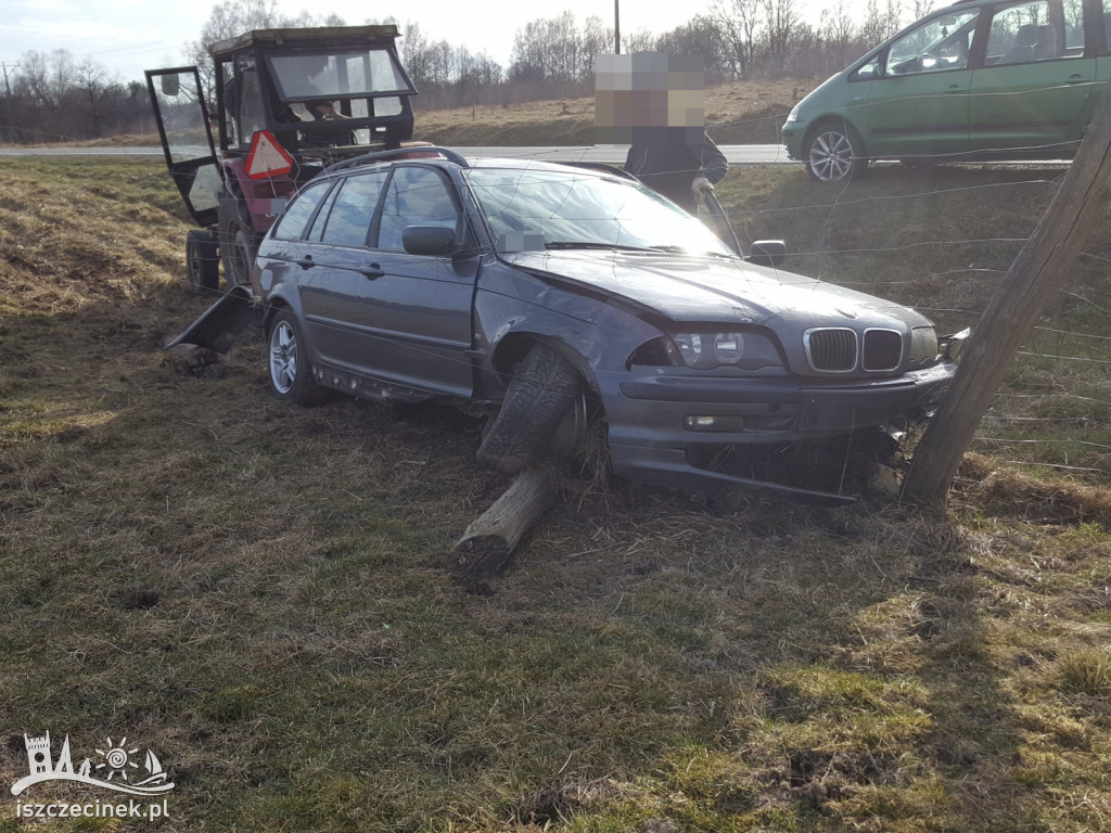 Uciekał przed czołówką. Wjechał w ogrodzenie [ZDJĘCIA]