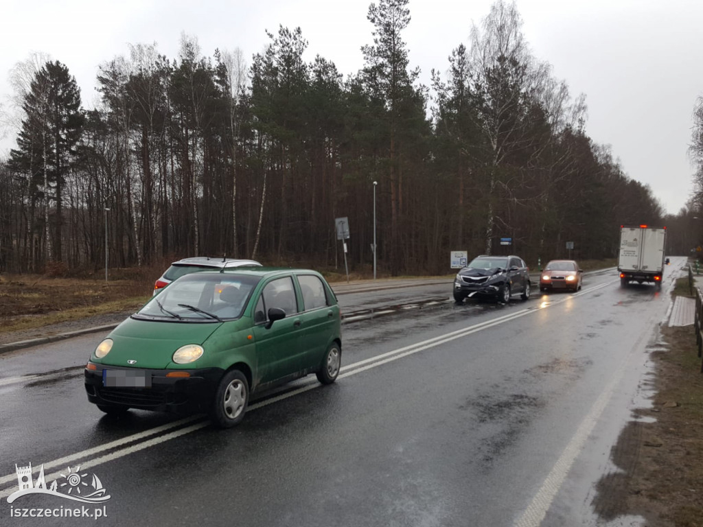 Wypadek na Pilskiej. Kia uderzyła w tył Matiza [ZDJĘCIA]
