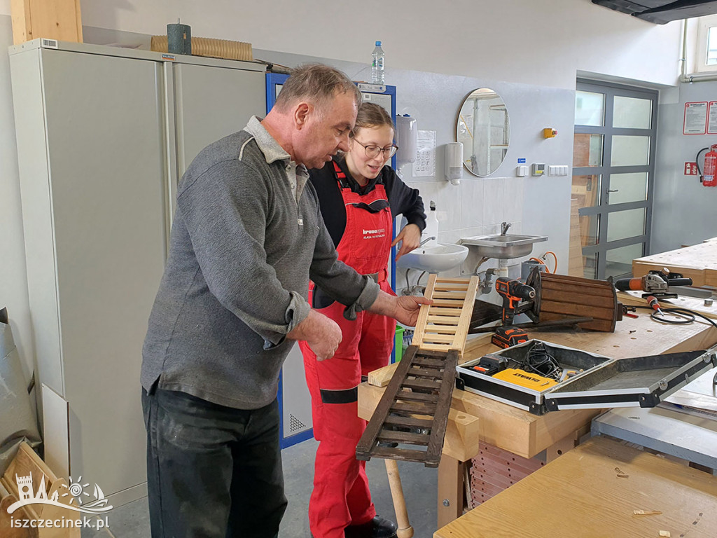 Uczniowie „Mechanika” zaprosili na dni otwarte i pomogli mieszkańcom w drobnych pracach