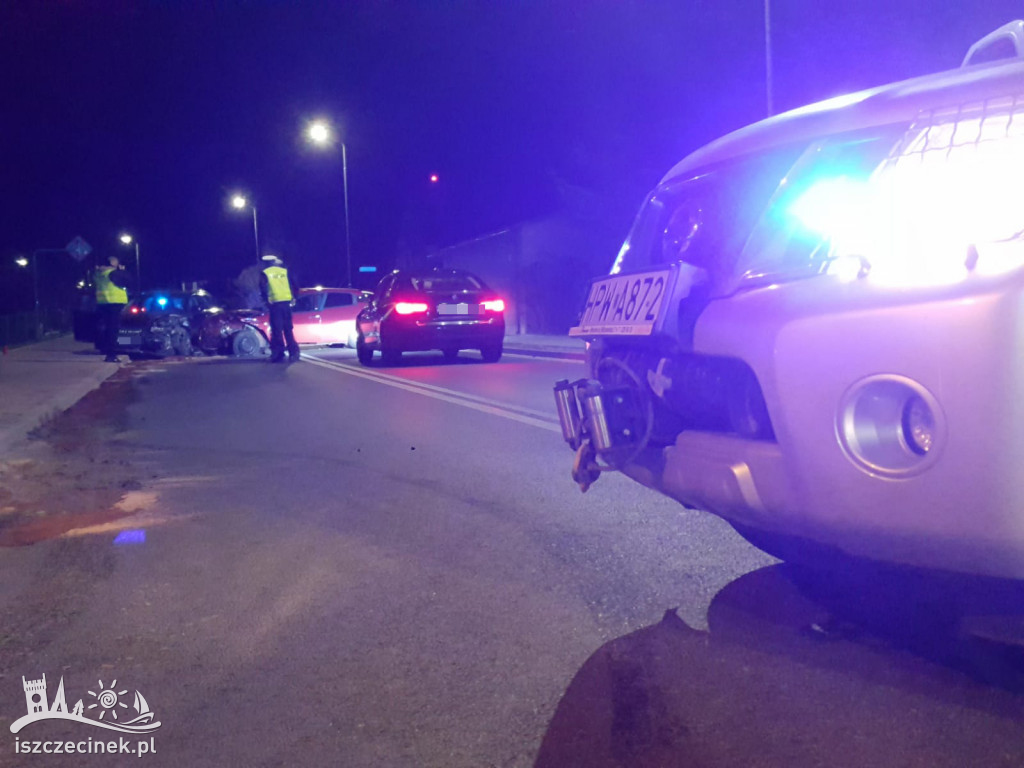 Wypadek na ulicy Trzesieckiej. Zderzenie dwóch samochodów