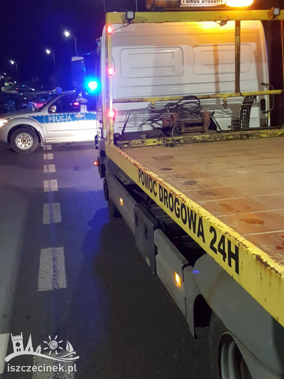 Wypadek na ulicy Trzesieckiej. Zderzenie dwóch samochodów