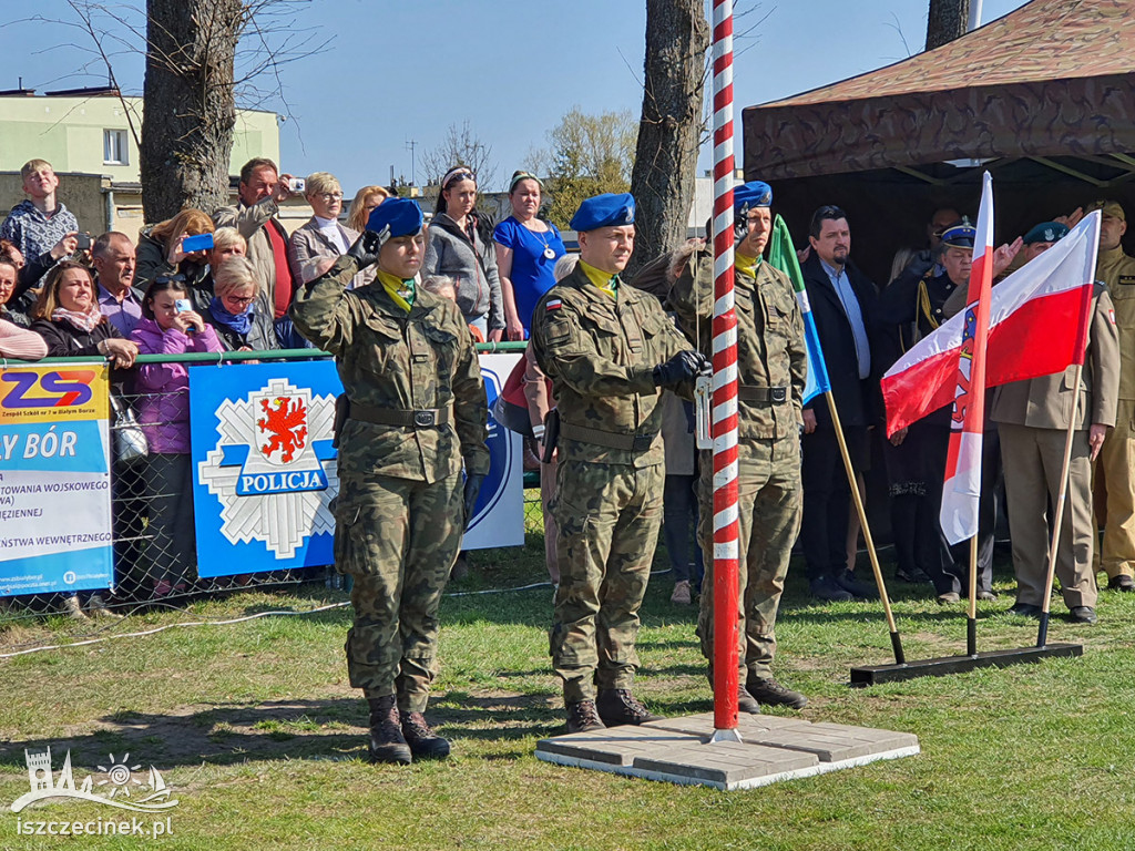 BIAŁY BÓR. Kolejny rocznik klas mundurowych złożył uroczyste ślubowanie