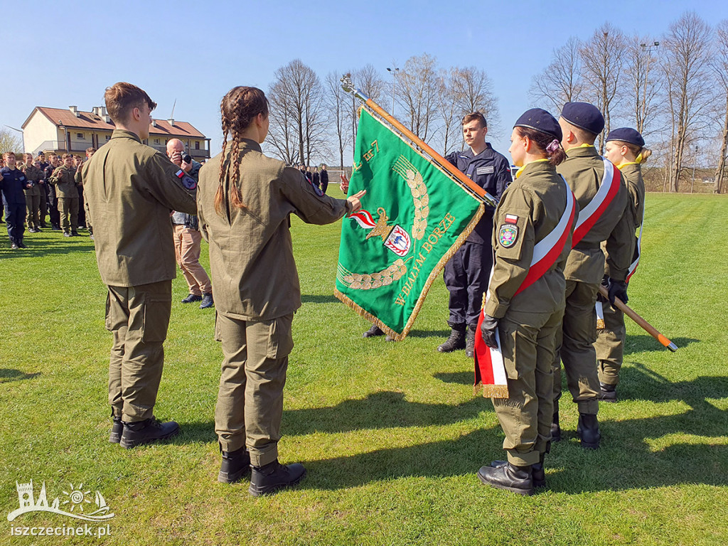 BIAŁY BÓR. Kolejny rocznik klas mundurowych złożył uroczyste ślubowanie