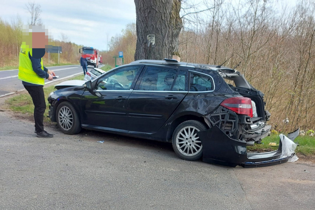 Wypadek. Zderzenie dwóch samochodów na drodze wojewódzkiej nr 172