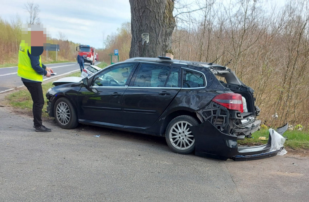 Wypadek. Zderzenie dwóch samochodów na drodze wojewódzkiej nr 172