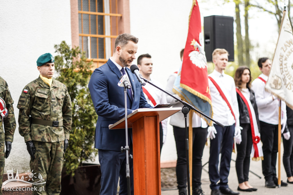Uroczystości z okazji 77. rocznicy zakończenia II wojny światowej Z zewnątrz Odebrane