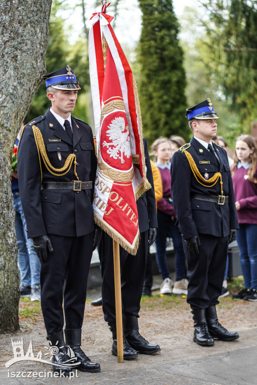Uroczystości z okazji 77. rocznicy zakończenia II wojny światowej Z zewnątrz Odebrane