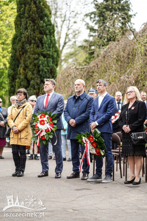 Uroczystości z okazji 77. rocznicy zakończenia II wojny światowej Z zewnątrz Odebrane