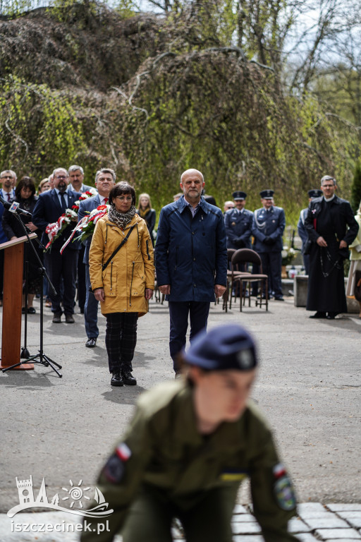 Uroczystości z okazji 77. rocznicy zakończenia II wojny światowej Z zewnątrz Odebrane