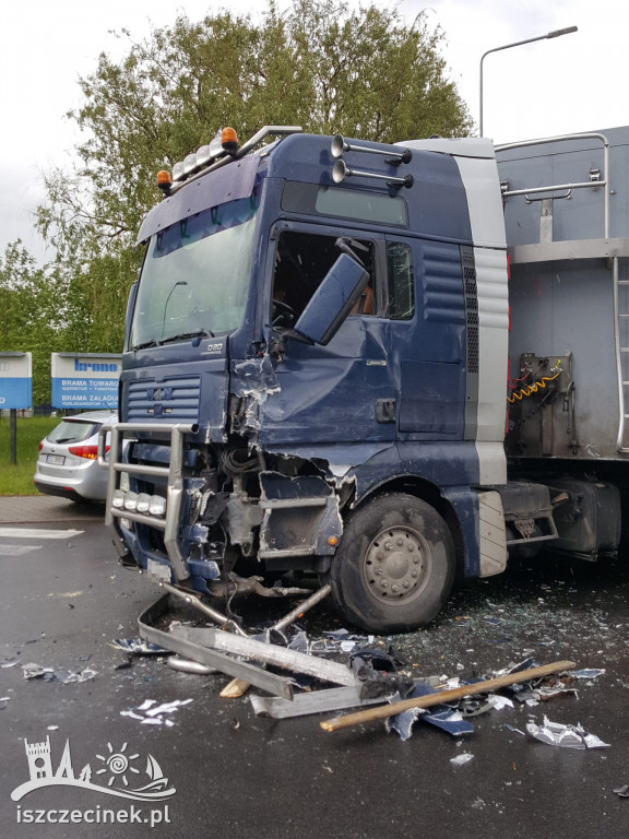 Zderzenie dwóch ciężarówek na ulicy Waryńskiego