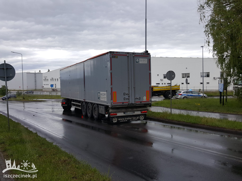 Zderzenie dwóch ciężarówek na ulicy Waryńskiego