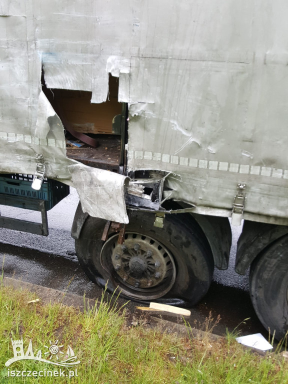 Zderzenie dwóch ciężarówek na ulicy Waryńskiego