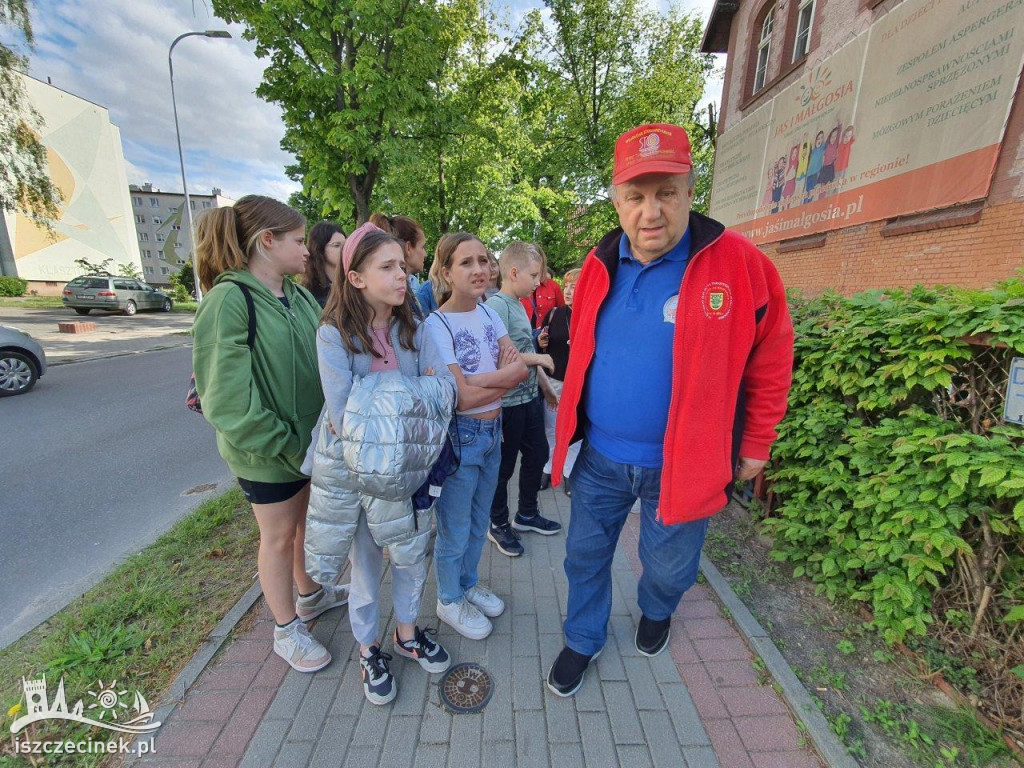 To była niezwykła lekcja historii. Spacer szlakiem tablic pamiątkowych.