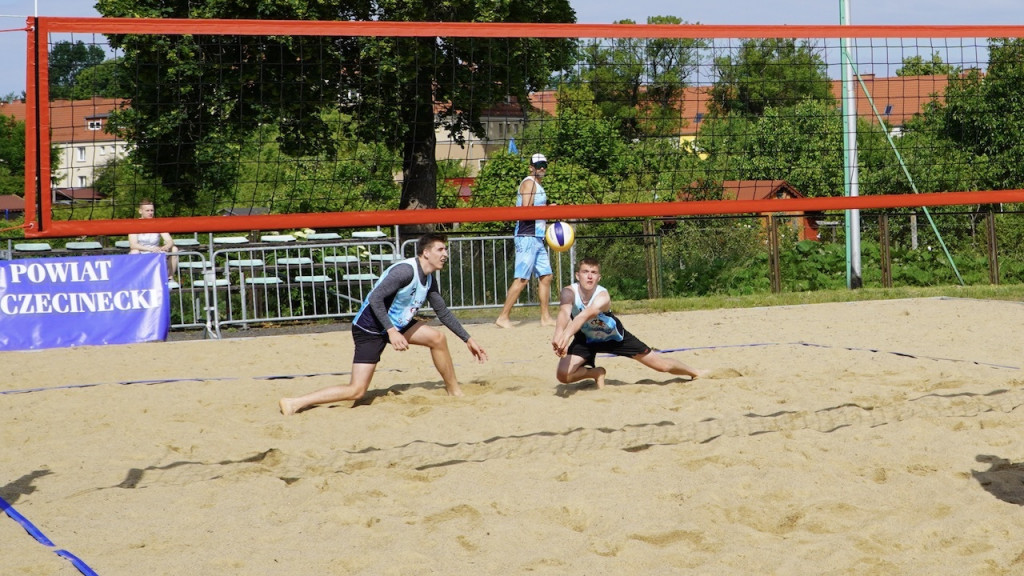 SIATKÓWKA PLAŻOWA. Walczyli o Puchar Starosty Szczecineckiego