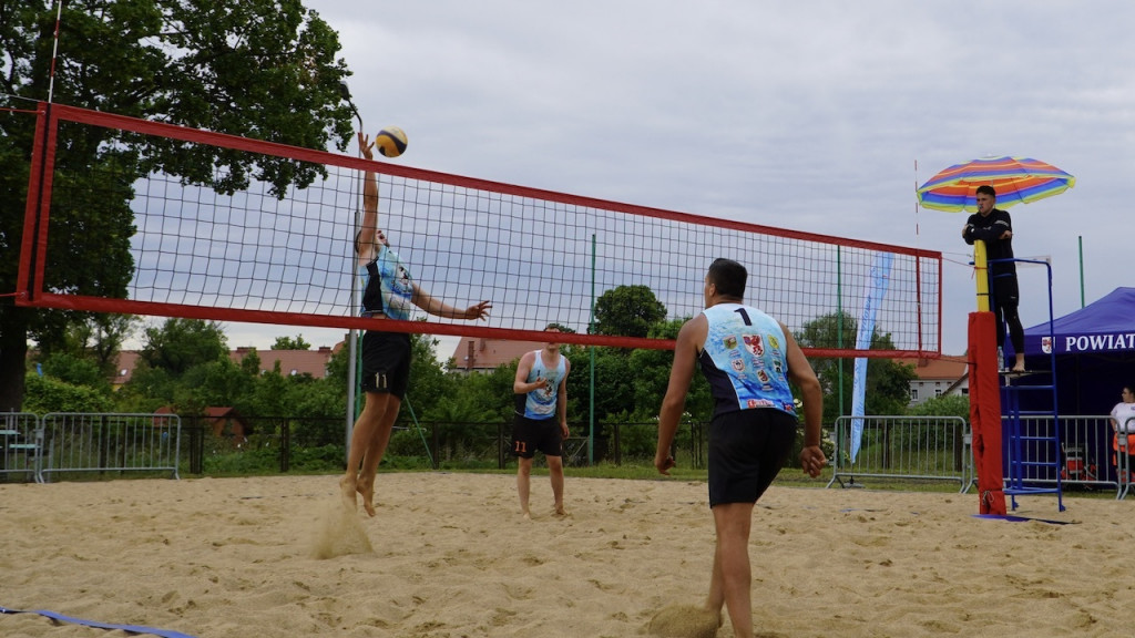 SIATKÓWKA PLAŻOWA. Walczyli o Puchar Starosty Szczecineckiego