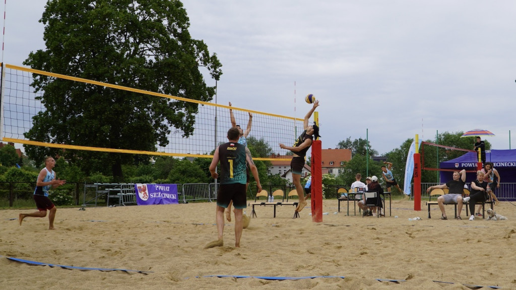 SIATKÓWKA PLAŻOWA. Walczyli o Puchar Starosty Szczecineckiego