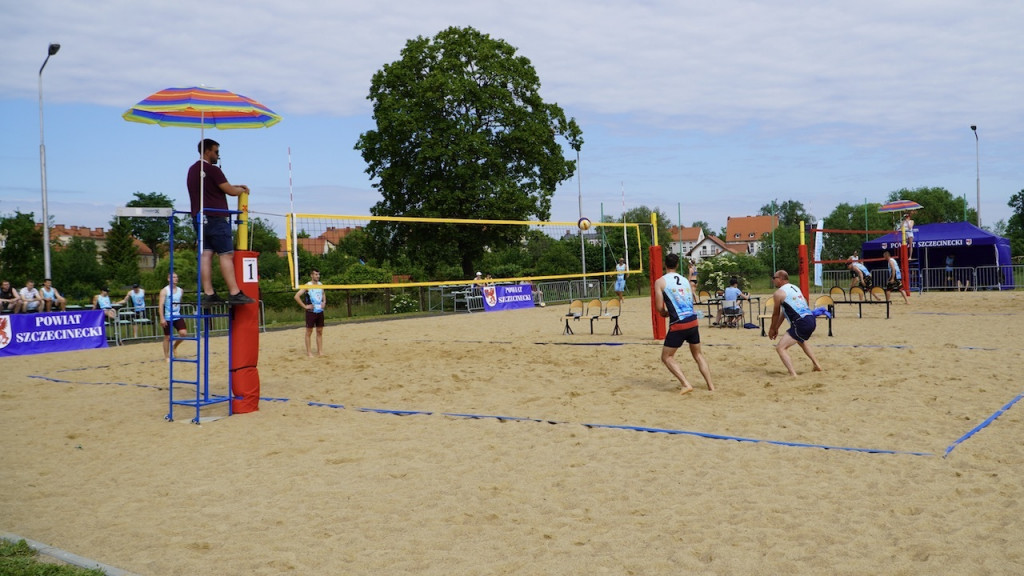 SIATKÓWKA PLAŻOWA. Walczyli o Puchar Starosty Szczecineckiego