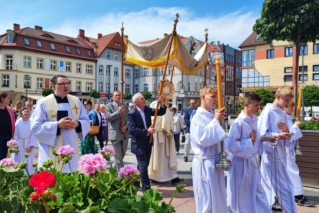 BOŻE CIAŁO. Ulicami miasta przeszły procesje ZDJĘCIA