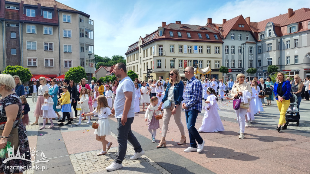 BOŻE CIAŁO. Ulicami miasta przeszły procesje ZDJĘCIA